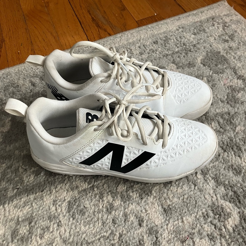 New balance turf shoes size 6 boys white/black